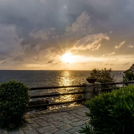 Sardi Hotell Pomonte